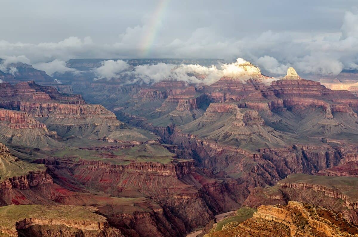View from Hopi Point over Grand Canyon with rainbow