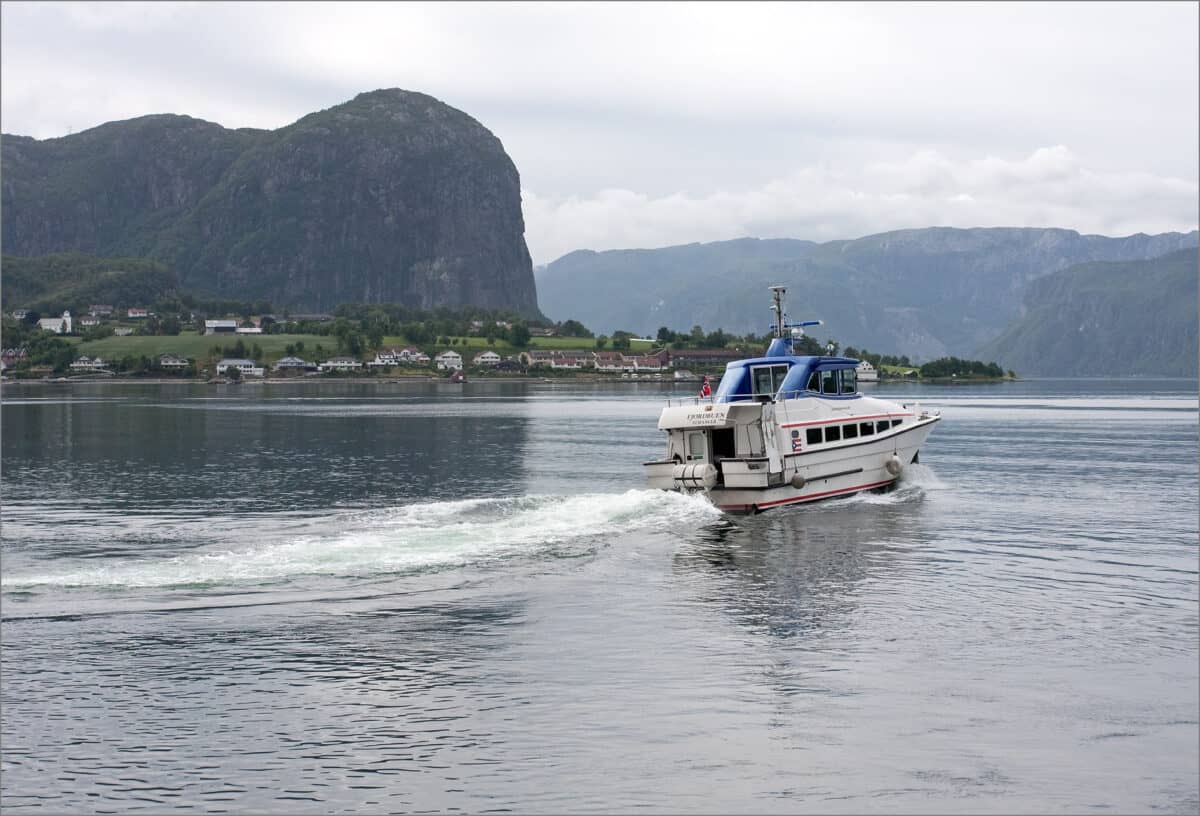 'Fjordbuen' Lisefjord cruise boat 