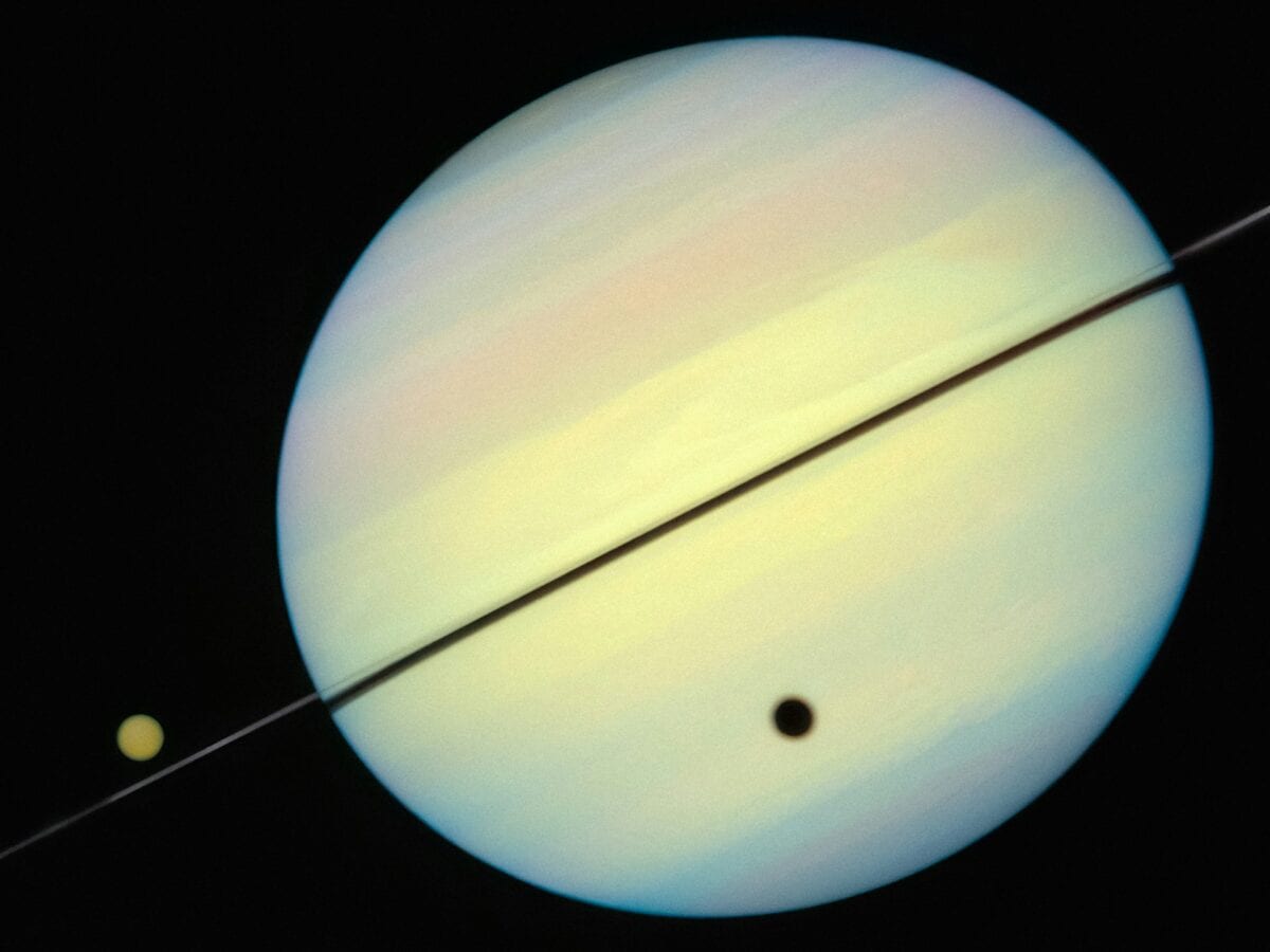 Saturn with its ring