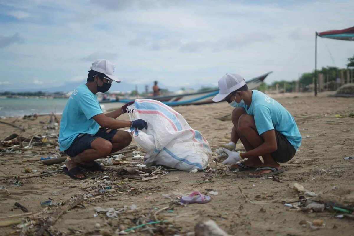 beach clean up