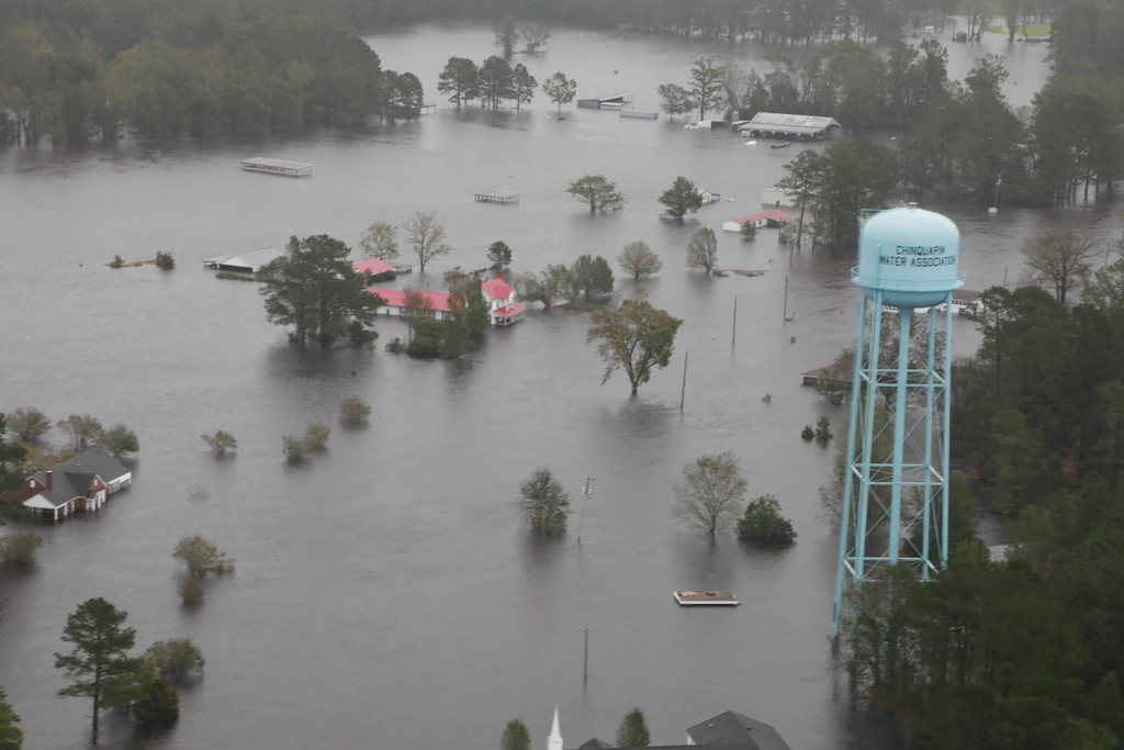Hurricane Florence (2018) (image credits: rawpixel)