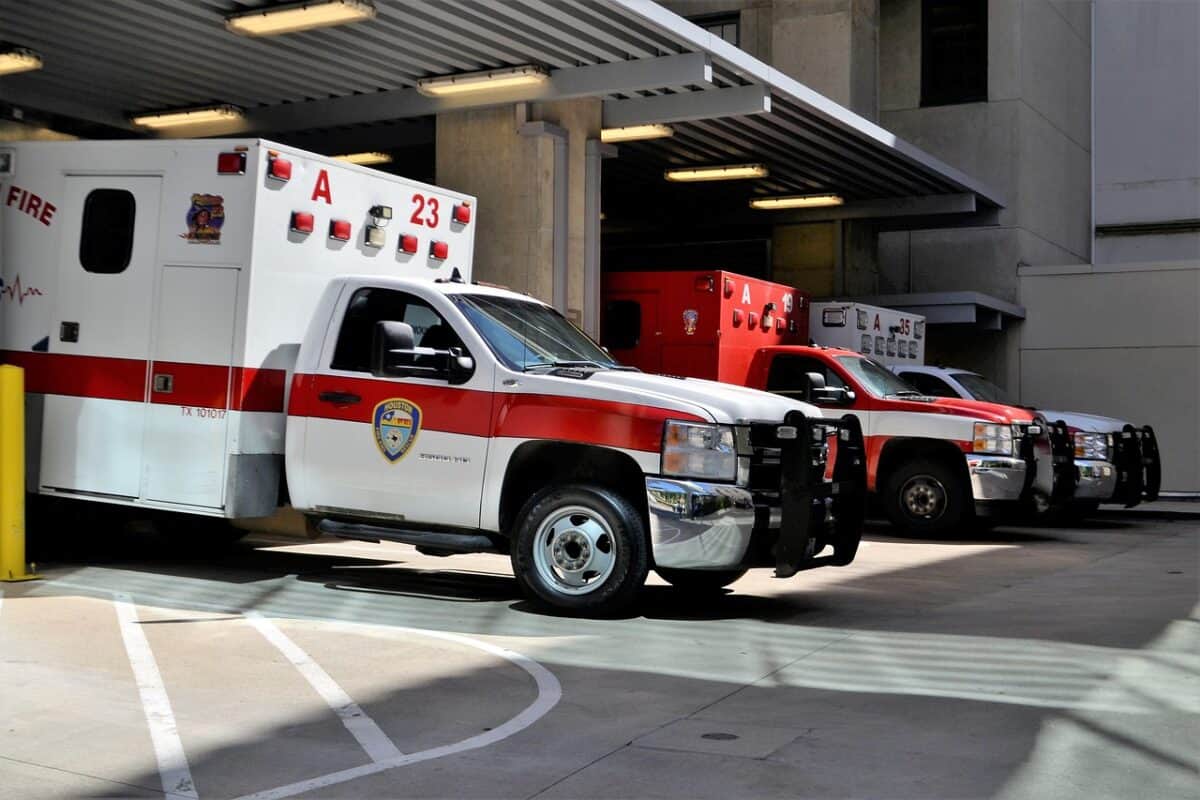 emergency room, hospital, ambulance, rescue, houston, texas, paramedic, siren, parked, police, fire, disease, control, service, human services, emergency services, emt, ems, emergency medical technician, swat, pain, accident, recovery, triage, car, transportation system, vehicle, ethics, transport, system, transportation, security, electronic, safety, technology, equipment, alarm, white, trust, urgent care, health care, healthy, trauma, saved, danger, emergency, dangerous, heart failure, chronic, car wallpapers, medicine, medical, treatment, symbol, houston fire department, protection, help, 911, fast, first responders, homeland security, love, people, human, insurance, badge, protect, volunteer, alert, hero, shield, tragedy, tragic, professional, occupation, trial, intensive care, life threatening, dead, shooting, shot, killed, murder, assaulted, broken, diabetes, cancer, blunt trauma, fracture, fractured, uniform, profession, department, firemen, united states, consistent, america, gray car, gray health, gray hospital, gray fire, gray medical, gray police, gray help, gray life, gray room, gray pain, gray healthy, gray security, gray death, gray medicine, gray emergency, gray human, gray cancer, gray safety, gray care, gray hero, gray service
