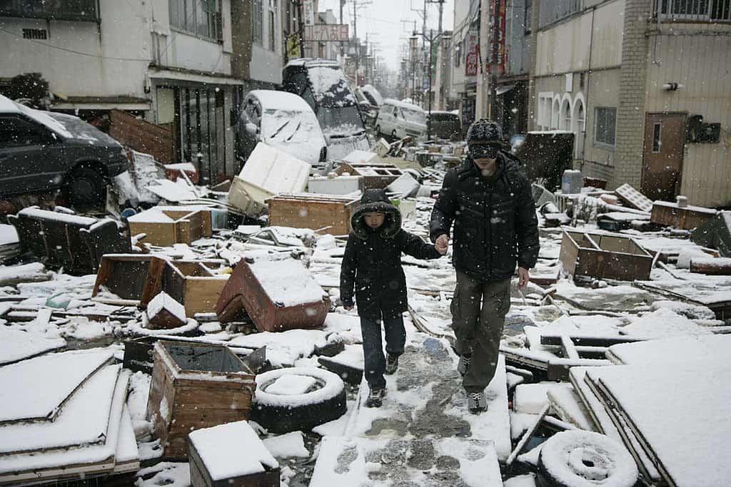 Ishinomaki snowfall after earthquake b, 16 Mar 2011