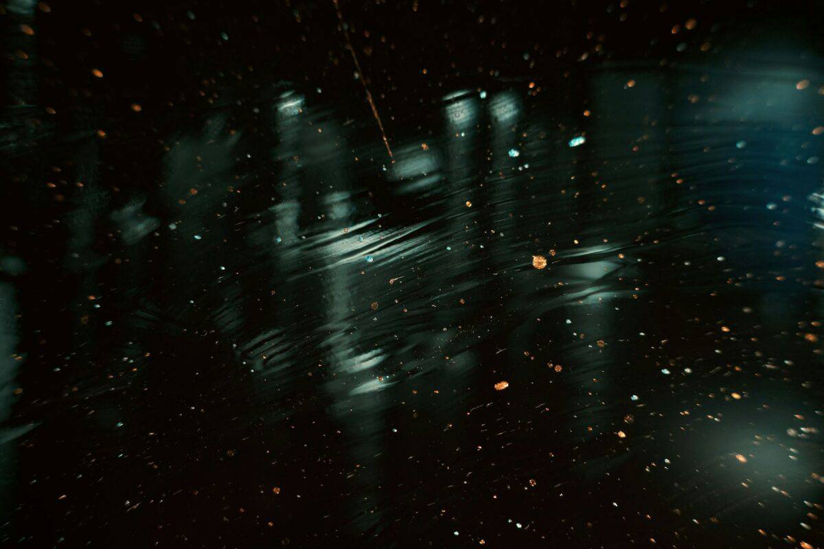 a blurry image of rain falling on the ground