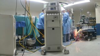 A busy situation in the operating room.