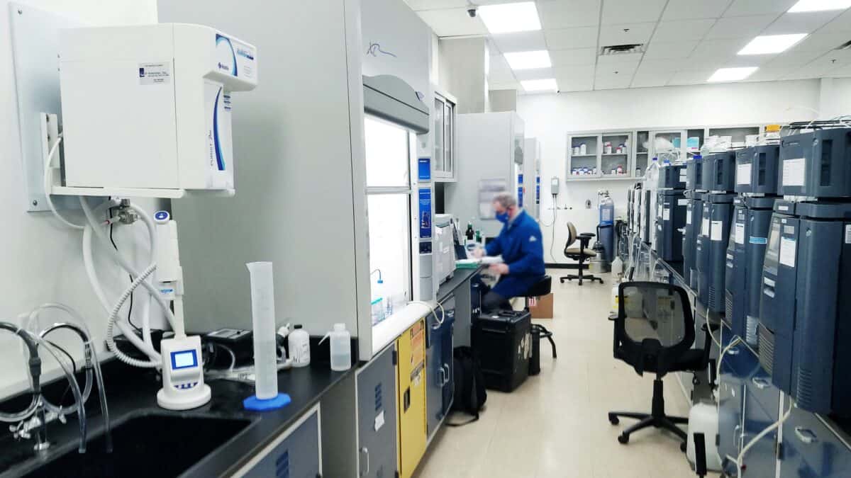 A view of what's inside a science room.