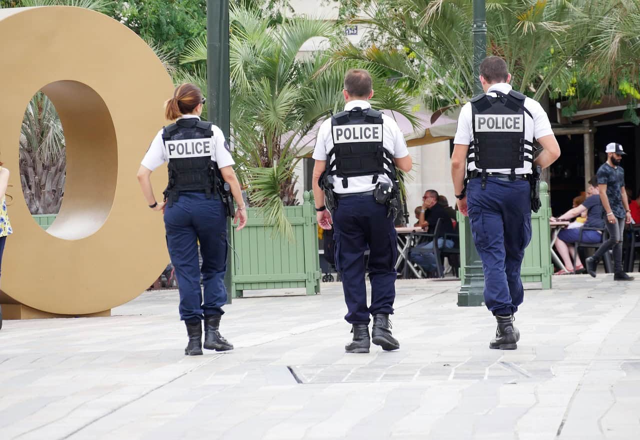Working with Local Police Departments (image credits: pixabay)