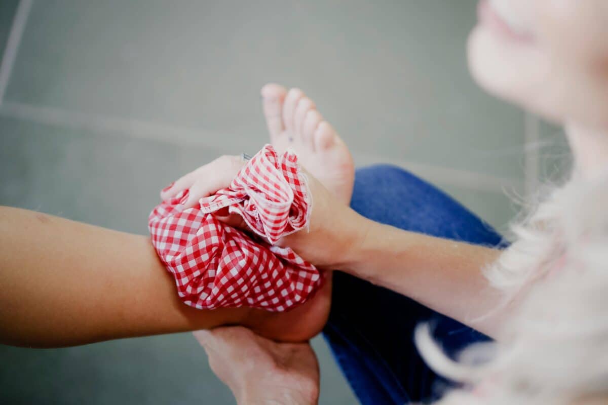 A cold compress being applied to the feet.