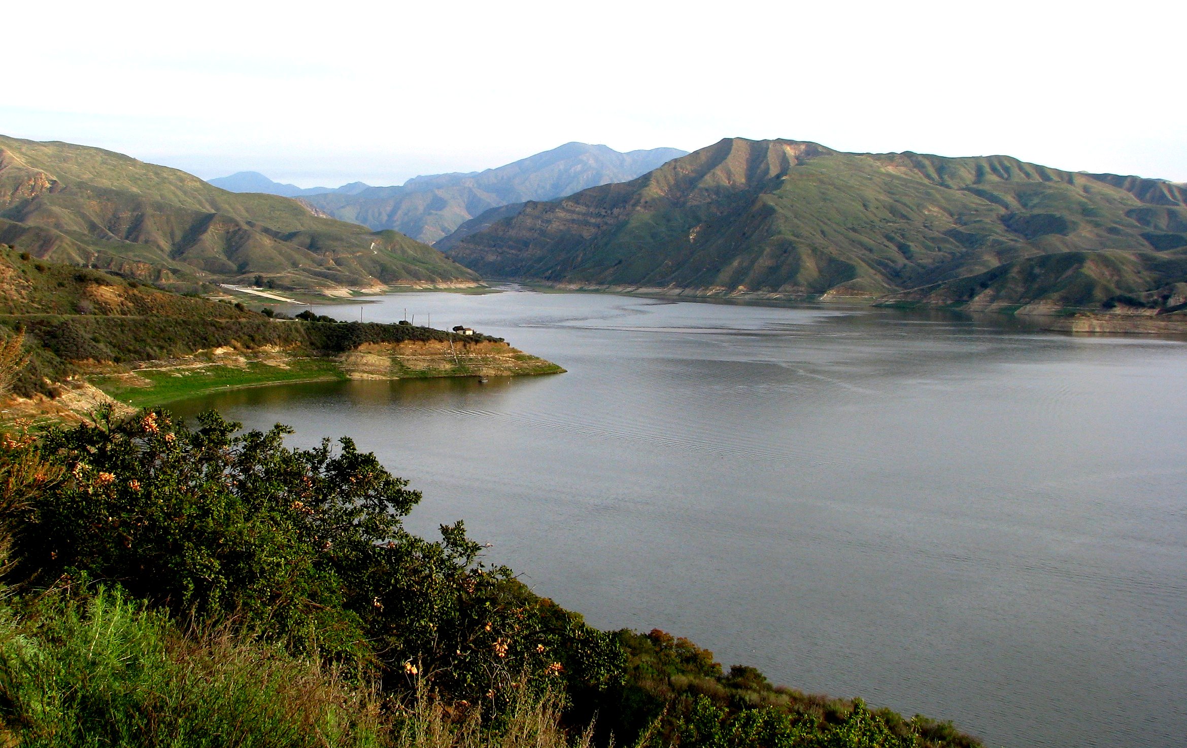 Lake Piru, California - Hollywood's Hidden Danger (image credits: wikimedia)