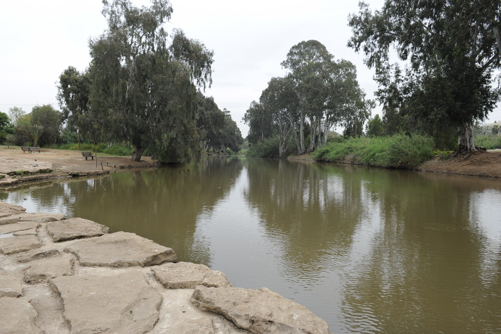 Swimming Holes Near Urban Areas - Pollution Cocktails (image credits: flickr)