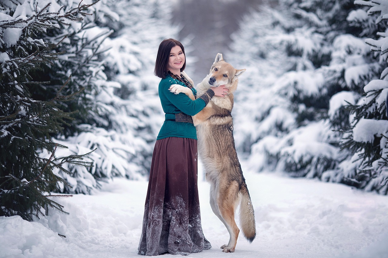 Snow White: The Natural Wolf Whisperer (Image Credits: Pixabay)