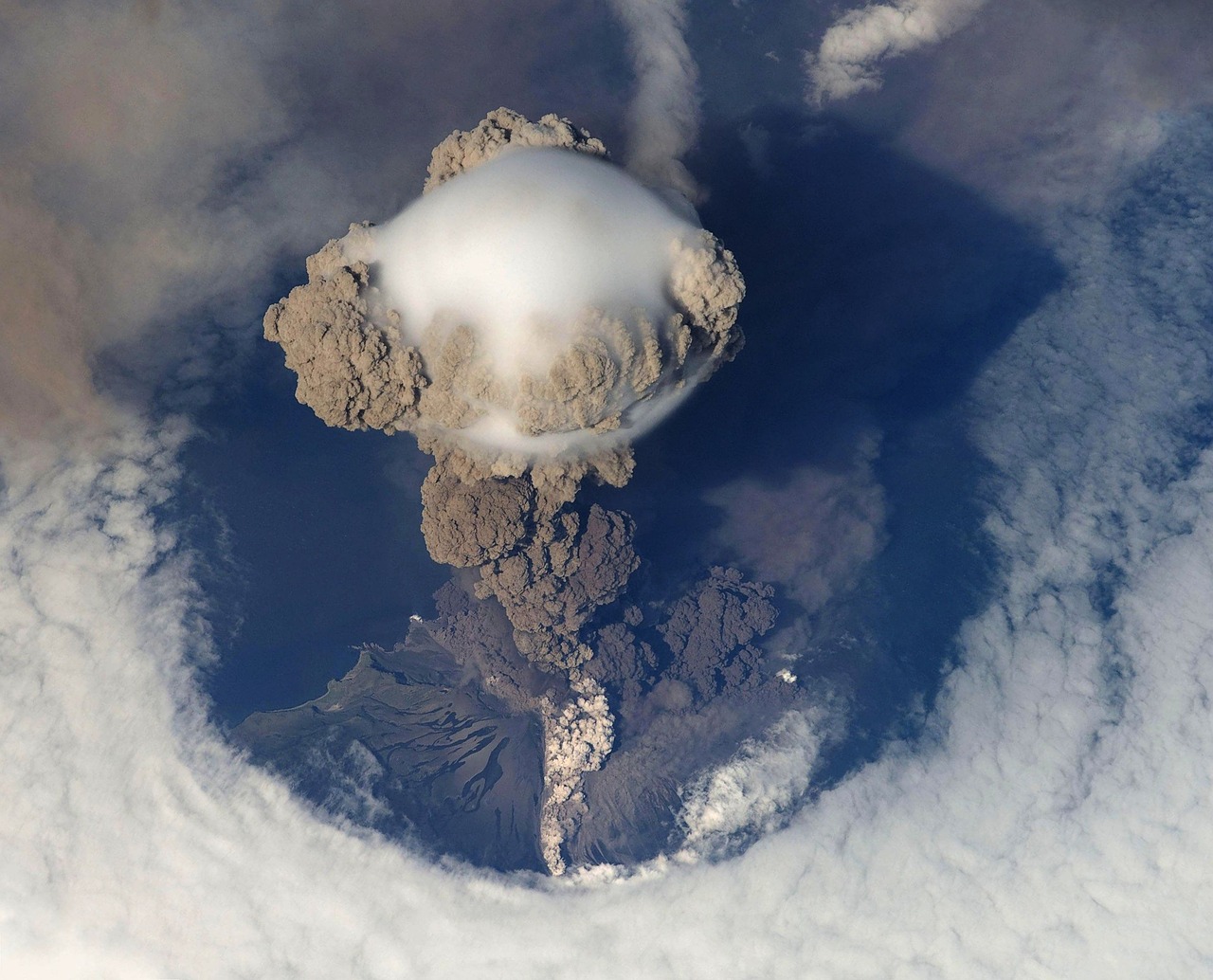 Ice and Fire: The Volcanic Winter Theory (Image Credits: Pixabay)