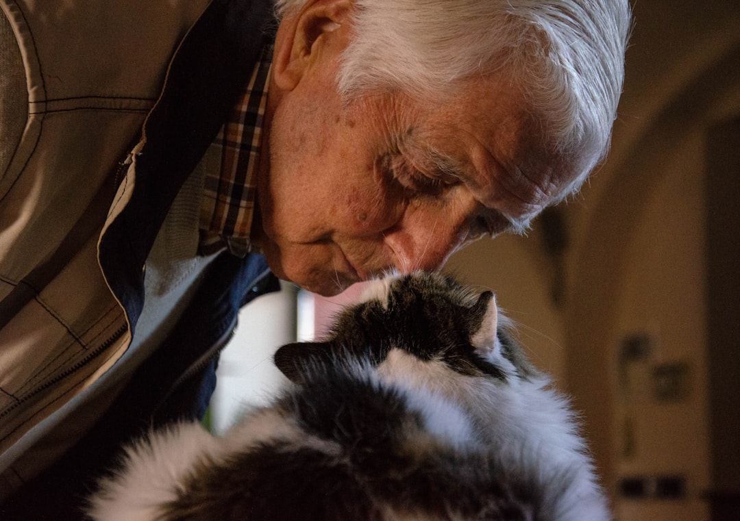 Head Bonks and Cheek Rubs Mean You're Family (Image Credits: Unsplash)