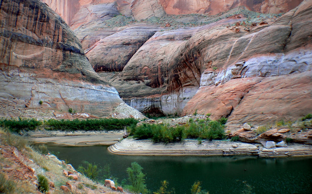 Lake Powell: The Colorado River's Second-Largest Reservoir (Image Credits: Flickr)