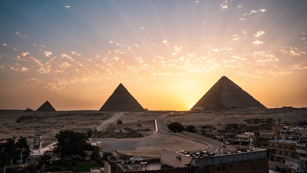 10 Amazing Facts About the Pyramids of Giza