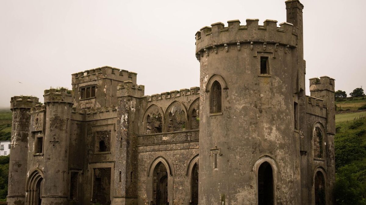 8 Abandoned Castles Around the World