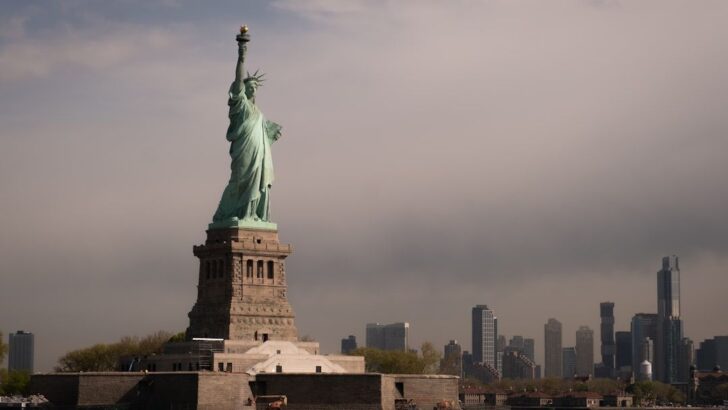 11 Historic US Landmarks That Tell Incredible Stories Of The Past