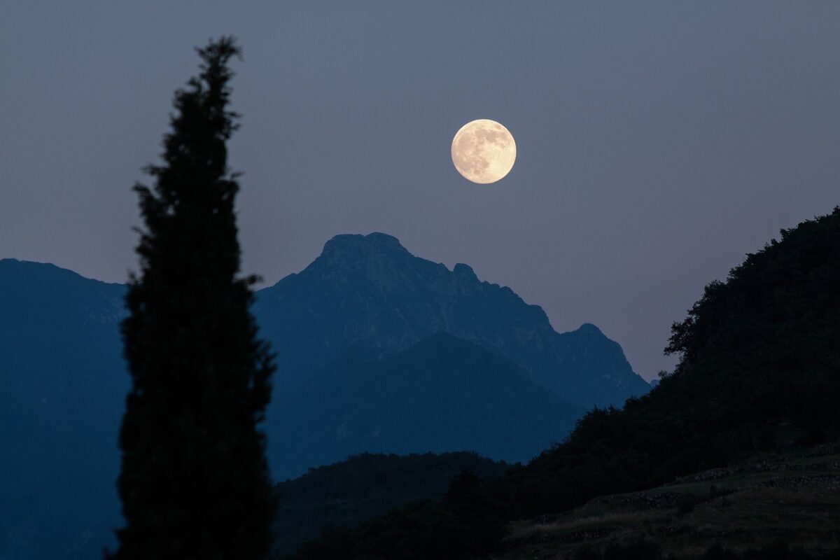 The First Full Moon Of 2026 Is Here — How It Affects Your Zodiac Sign This Week