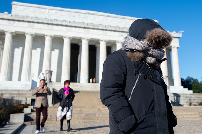 Temperatures to drop as howling wind moves through DC area