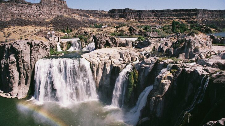 10 US Waterfalls That Are Nature’s Most Stunning Masterpieces