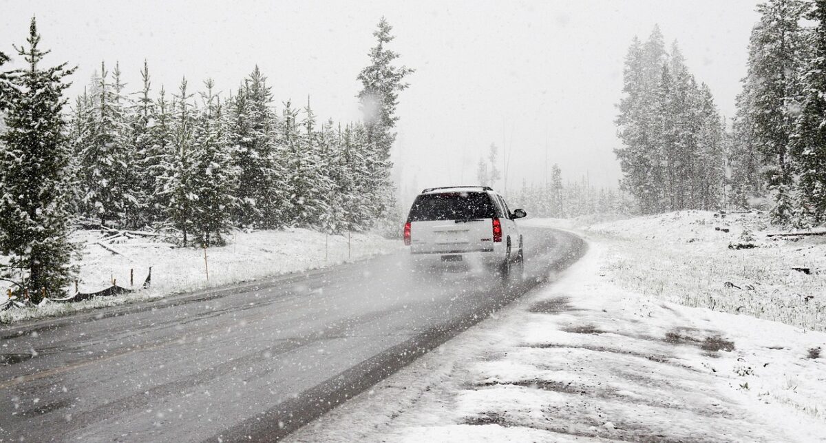 Snowstorm Causes 100-Vehicle Pileup in Michigan