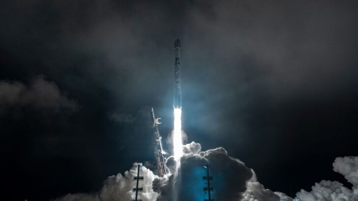 SpaceX Advances Starlink Fleet with 25-Satellite Launch from California