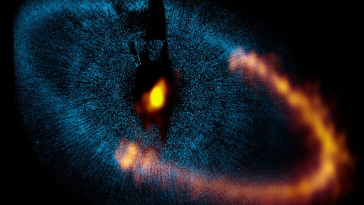 Hubble Captures Rare Asteroid Collisions Around Nearby Star Fomalhaut