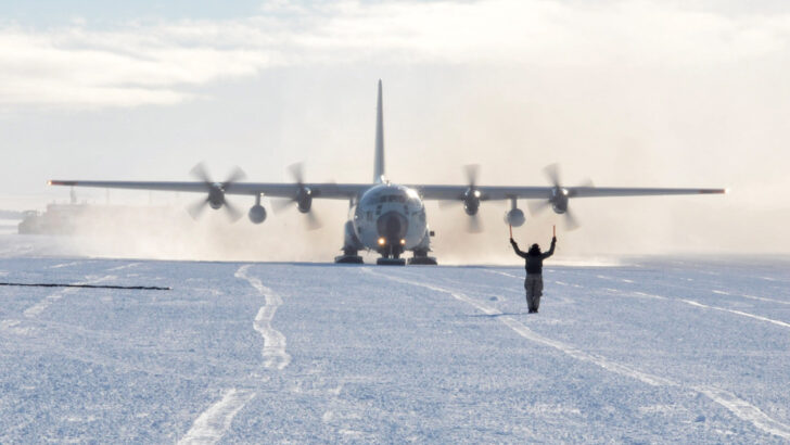 U.S. Winter Storm Triggers Massive Travel Disruptions and Blackouts