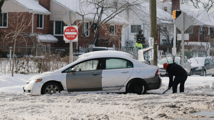 Snowstorm Ignites Debate Over Snow Day School Closures in the DC Area