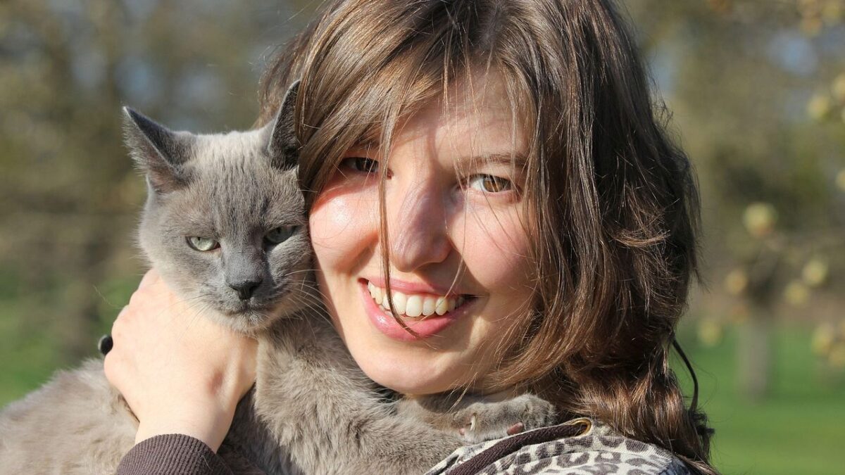 The Secret Language of Cats: 6 Subtle Signs They Love You