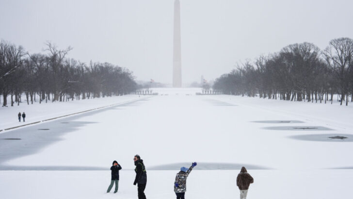 Slushy Snow Grips DC Region with Light Showers Forecast