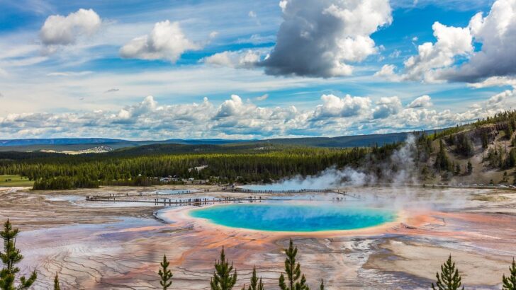 Why Did The World’s Largest Acidic Geyser in Yellowstone Erupt After 6 Years of Being Dormant