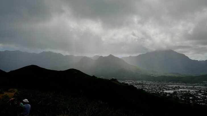 Flood Emergency Unfolds on Oahu North Shore With Thousands Evacuated