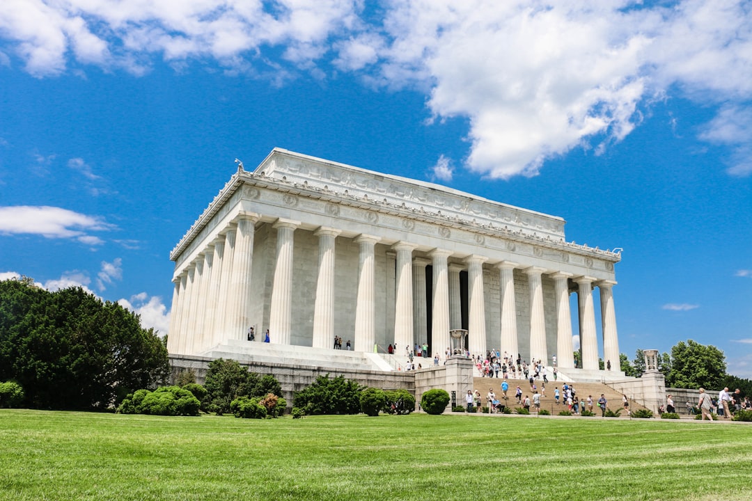 Ditch the jackets: Summer-like temperatures coming to DC area on first weekend of spring