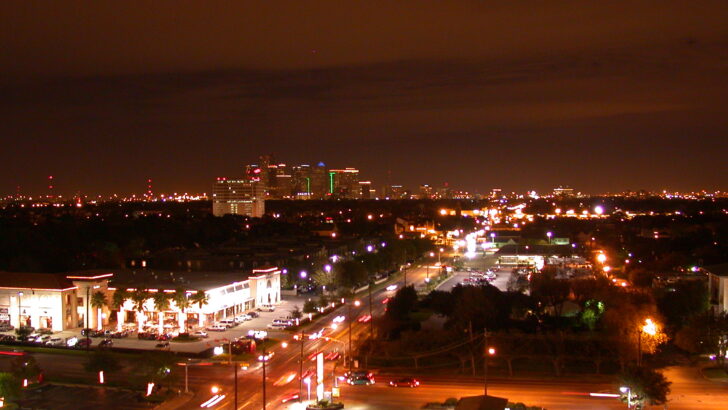 Houston Braces for Unusually Chilly Nighttime Temperatures
