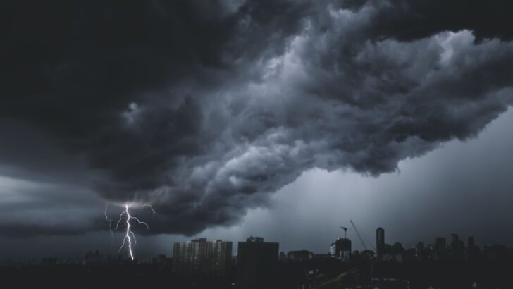 St. Louis Braces for Waves of Showers and Storms This Weekend