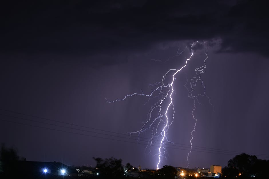 Dallas weather: Widespread showers, lightning moving through North Texas Tuesday