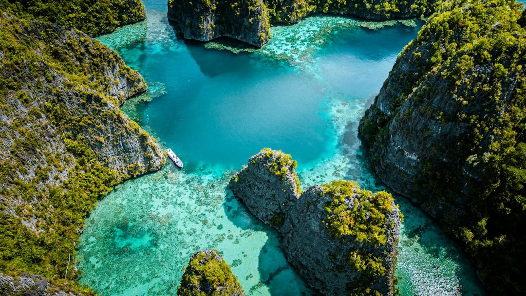 8 Natural Wonders of the World That Are Only Accessible by Boat