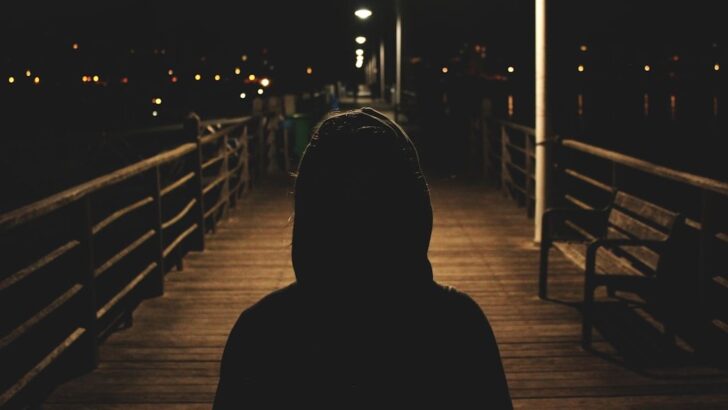 Evolutionary Psychology Says Humans Still Fear the Dark for a Prehistoric Reason