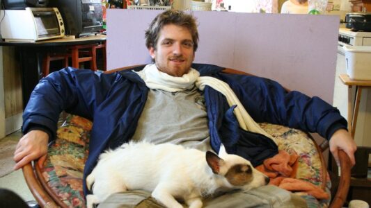 14 Ways Senior Dogs Try to Comfort Their Owners in the Weeks Before They Go