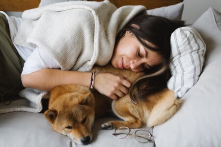 16 Ways Senior Dogs Try to Comfort Their Families in the Weeks Before They Go